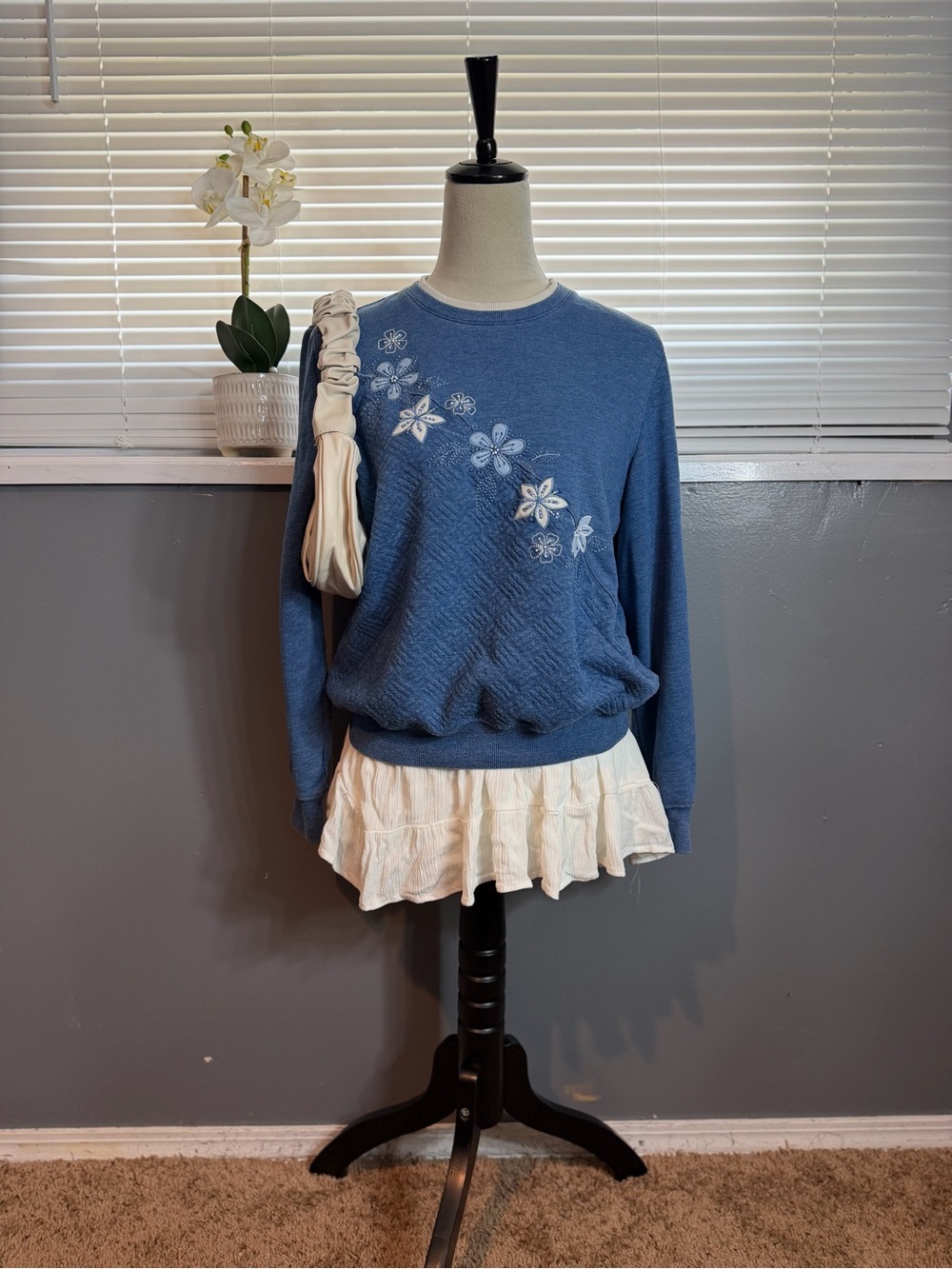 Alfred Dunner Blue Floral Embroidered Sweatshirt Size S Cottagecore Y2K